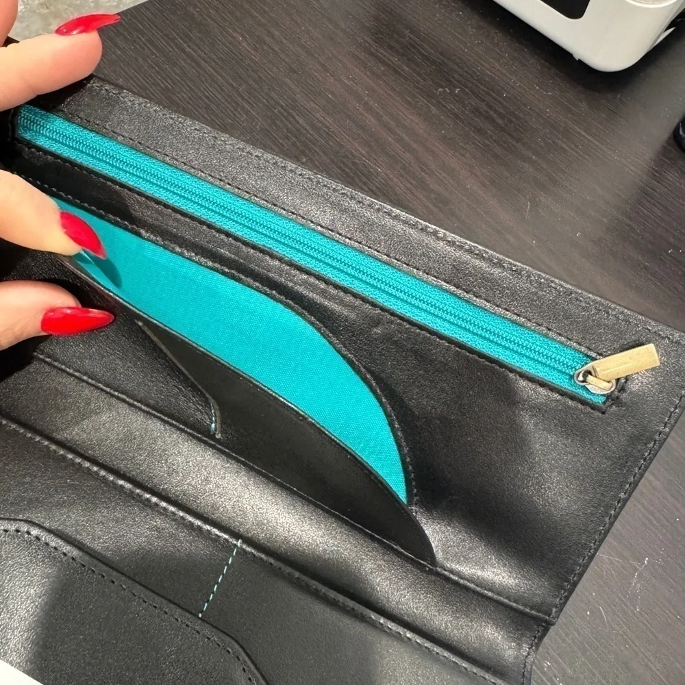 Genuine Leather Women's Black Exclusive Resorts Wallet